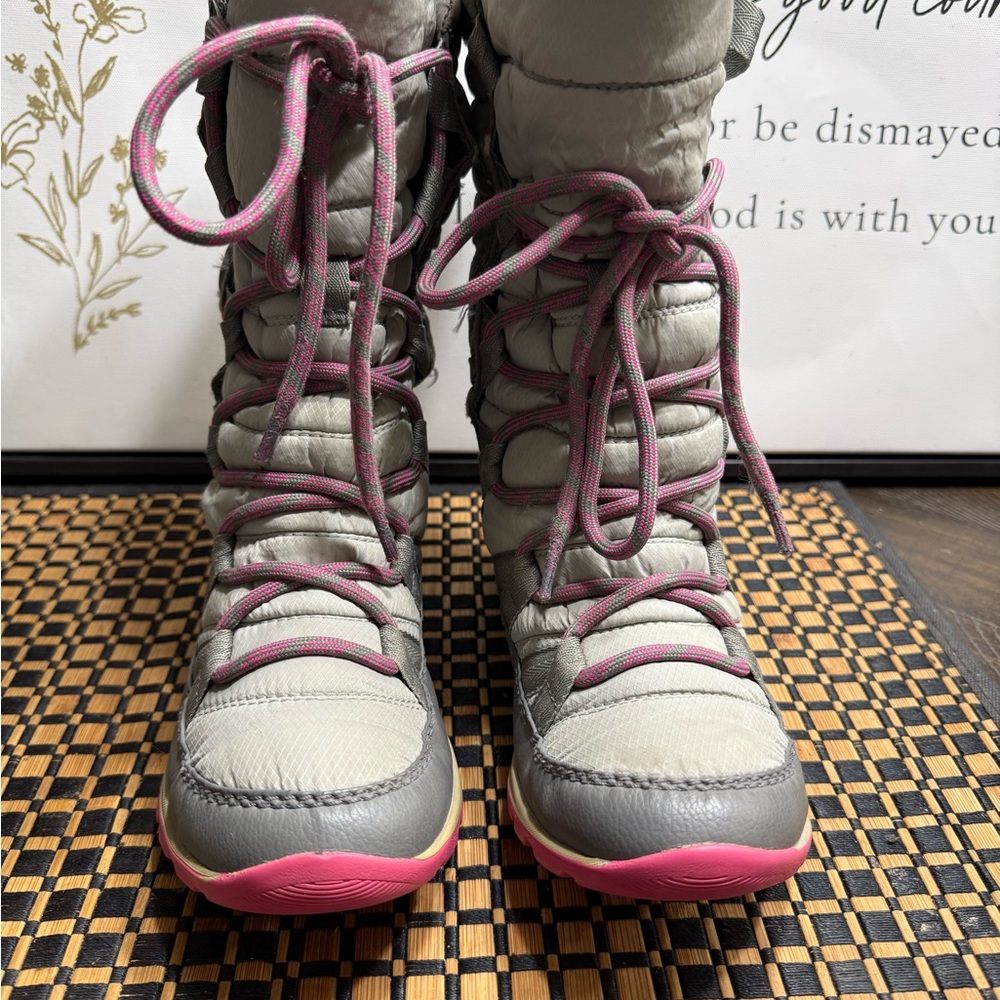 Sorel little girl Gray and Pink Winter Boots SZ 3 Box 14